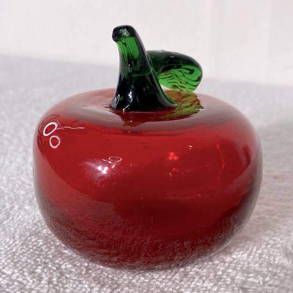 Vintage Vibrant Red & Green Glass Apple Sculpture Glass Art - Picture 9 of 10